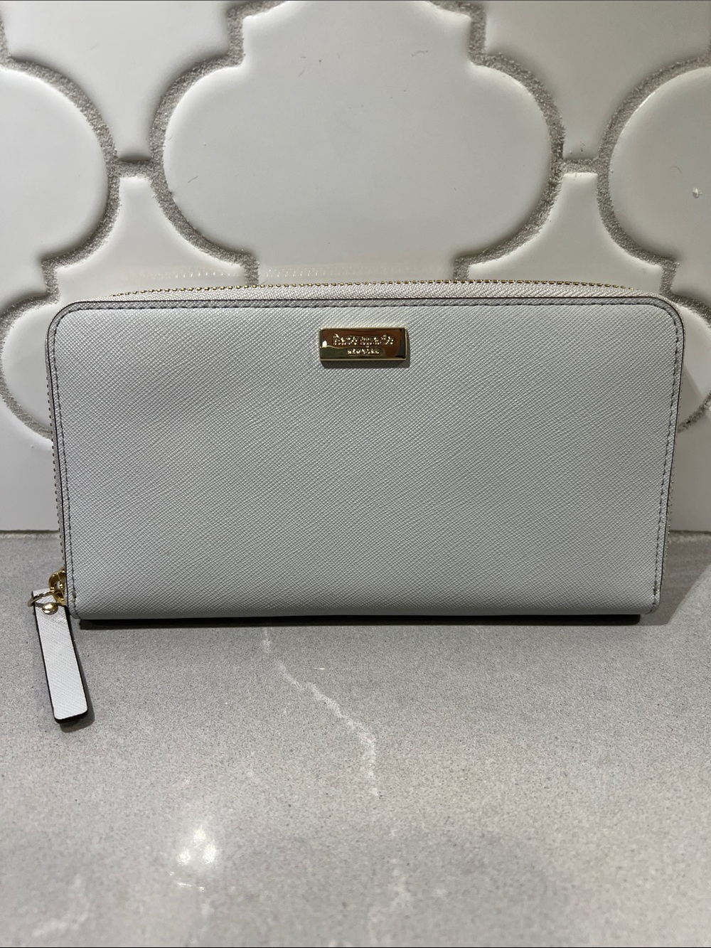 kate spade Pebble-Texture White Zip Wallet with Gold Plaque